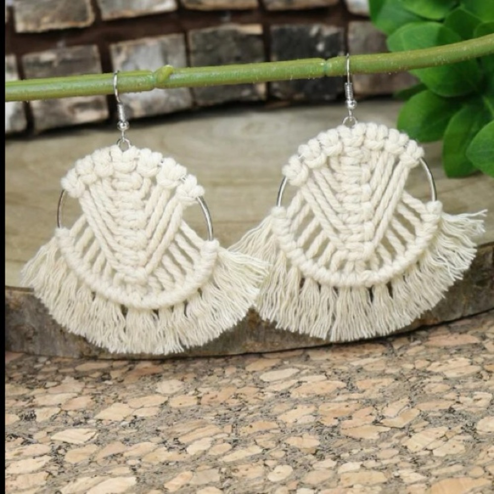 🌴NWT Boho Macrame Off White / Cream Fringe Drop Statment Earrings - Picture 2 of 3